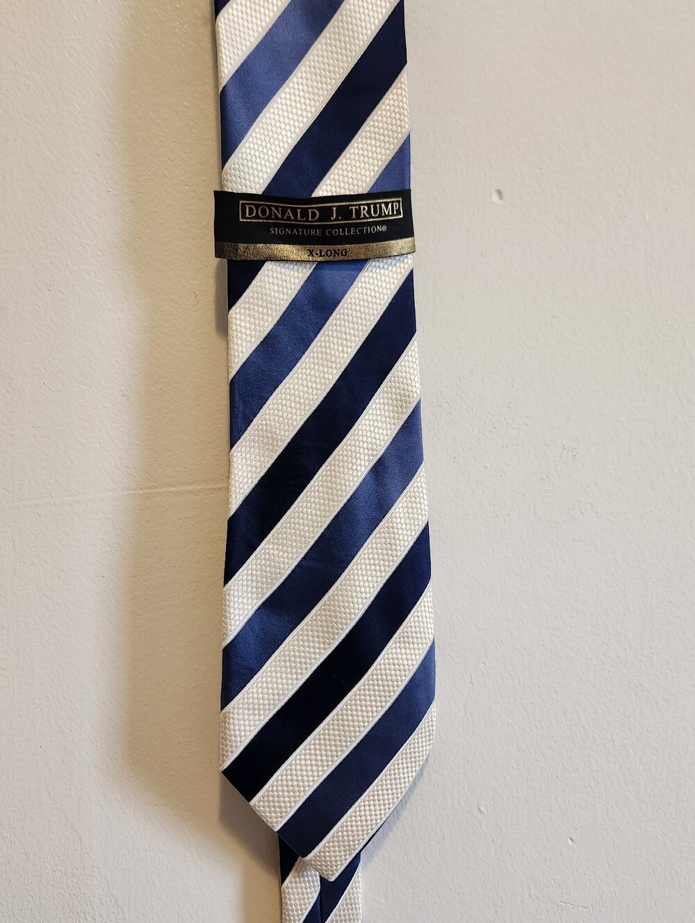 ​Donald J. Trump Signature Collection Silk Tie - Blue & White Stripes X-Long